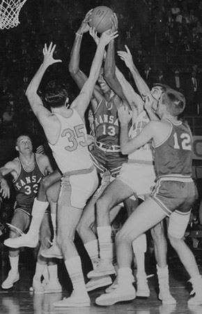 Wilt Surrounded by UNC players